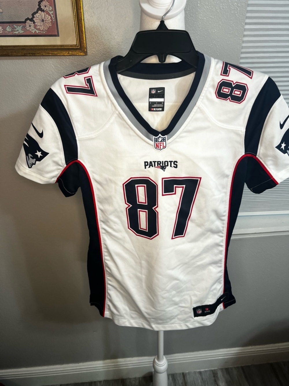 Nike WOMEN'S NEW ENGLAND
PATRIOTS ROB GRONKOWSKI LIMITED
PLAYER JERSEY WHITE #87